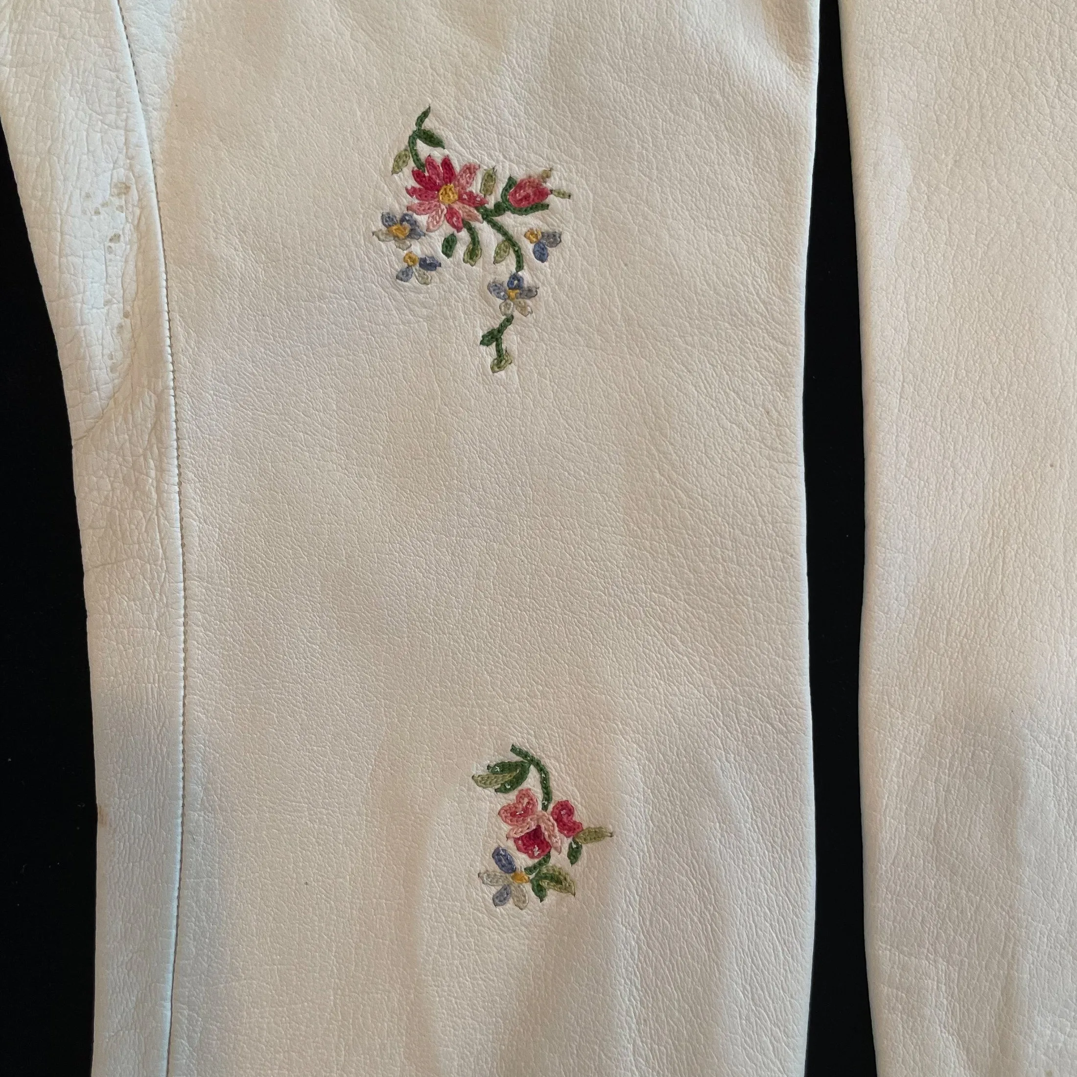 SOLD Vintage Embroidered White Kid Leather Gloves, SZ 7