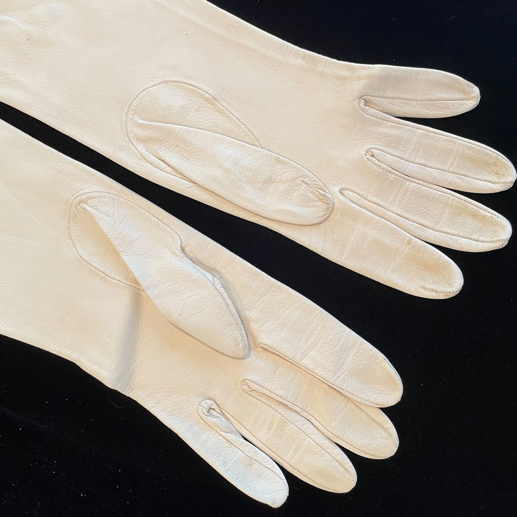 SOLD Vintage Embroidered White Kid Leather Gloves, SZ 7